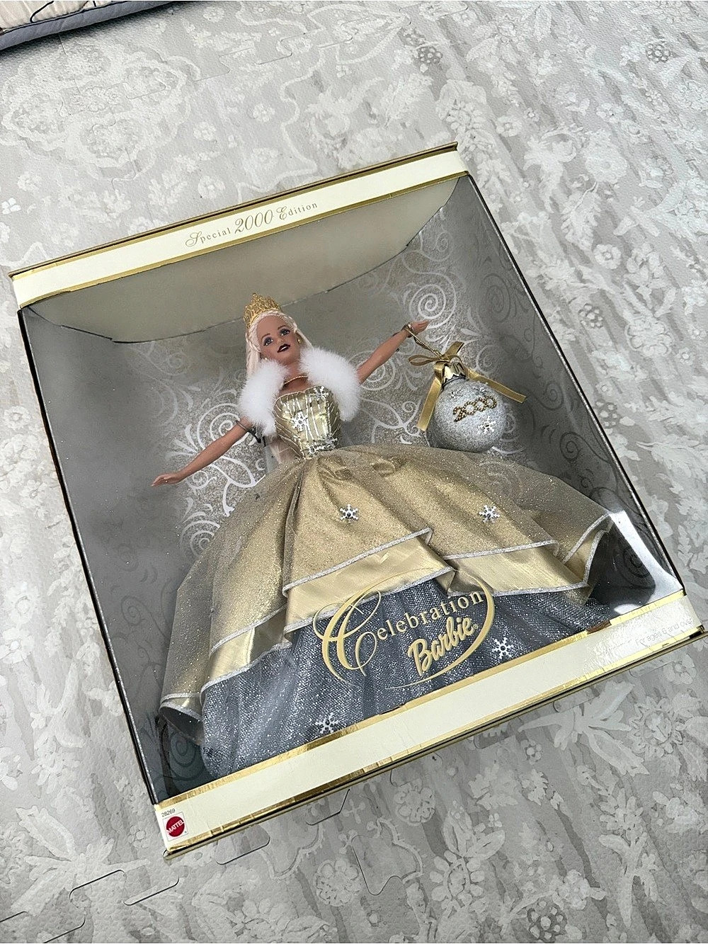 Barbie Celebration Barbie Special 2000 Edition Gold Special Edition Doll